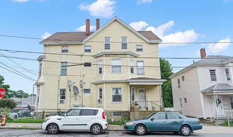 915 Walnut St, Fall River, MA 02720 photo 3