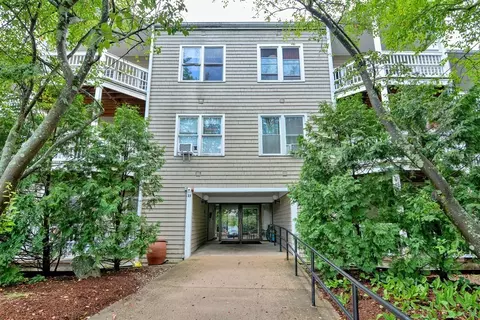 23 Randolph Pl #306, Northampton, MA 01060