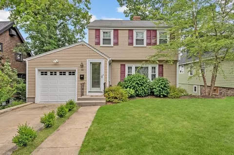 34 Redlands Rd, West Roxbury, MA 02132