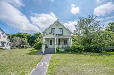 102 Malden St, Worcester, MA 01606