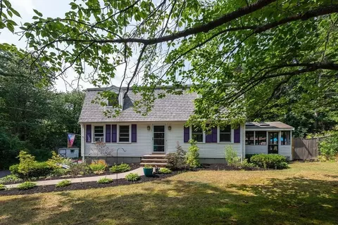 13 Spruce St, Foxboro, MA 02035