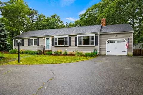 13 Carl Landi Cir, Falmouth, MA 02536
