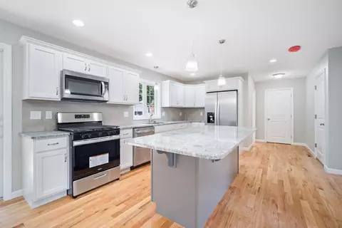 52 Drexel St, Springfield, MA 01104 photo 2