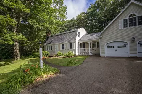 9 Elwood Rd, Derry, NH 03038