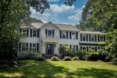 2 Woodstock Dr, Framingham, MA 01701