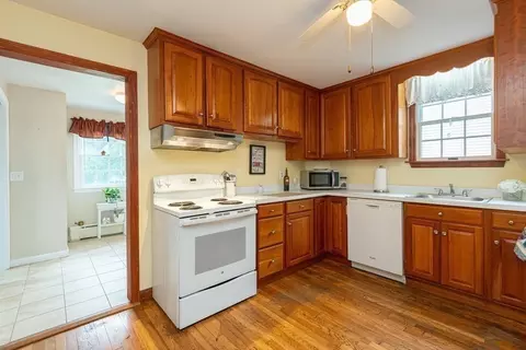 25 Porter St, Danvers, MA 01923 photo 19