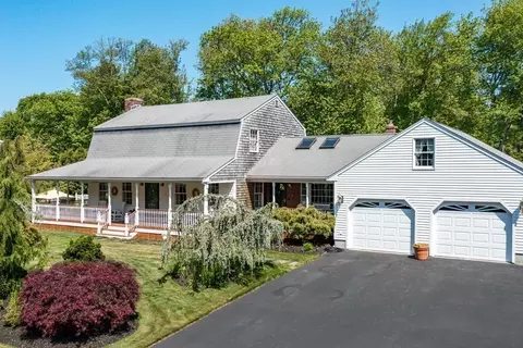 23 Mattapoisett Rd, Acushnet, MA 02743