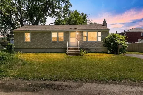 15 Tamarack St, Lowell, MA 01851