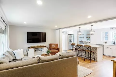 43 Glenmere Cir, Reading, MA 01867 photo 9