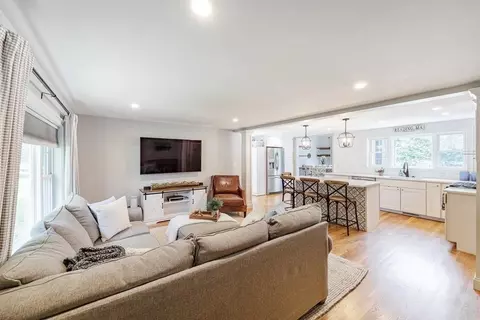 43 Glenmere Cir, Reading, MA 01867 photo 12