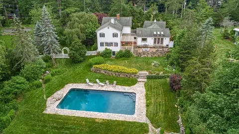 537 Lowell St, Lynnfield, MA 01940
