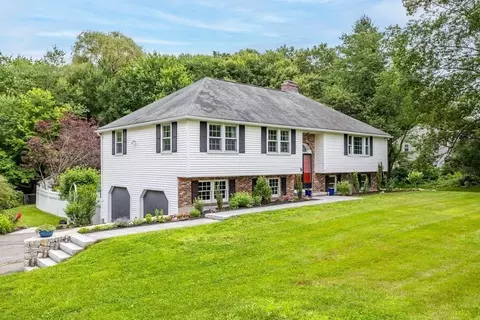 71 Pompositticut St, Stow, MA 01775