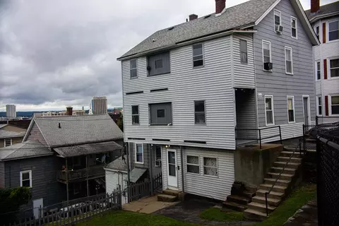 11 Groton Pl, Worcester, MA 01604