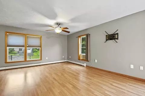 6 Benoit St, Worcester, MA 01604 photo 4