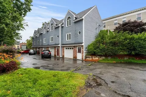 86 White St #A, Lowell, MA 01854