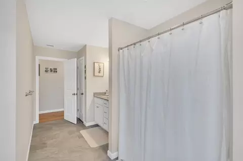 313 Gilbert Ave, Springfield, MA 01109 photo 33