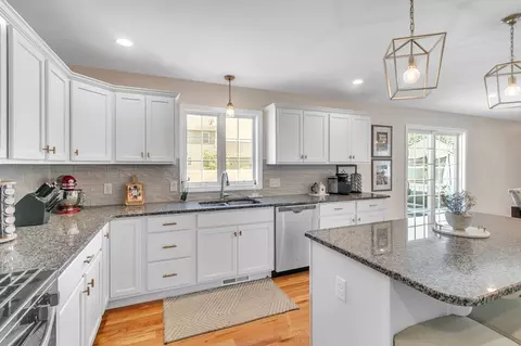 313 Gilbert Ave, Springfield, MA 01109 photo 9