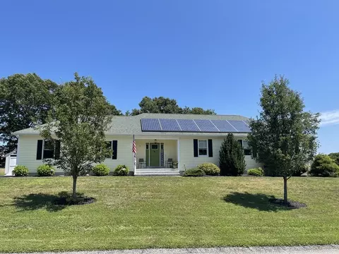 7 Shephards Ct, Swansea, MA 02777