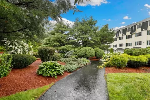 9 Dansreau Pl #9, Middleton, MA 01949