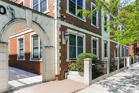 2440 Massachusetts Ave #5, Cambridge, MA 02140