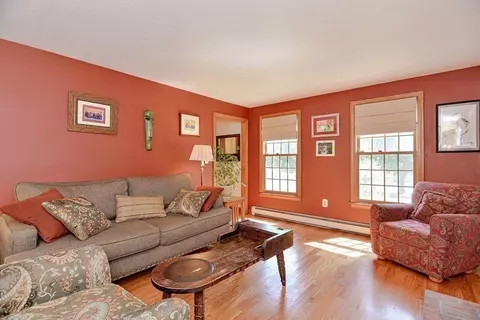 7 Matthew Dr, Franklin, MA 02038 photo 2