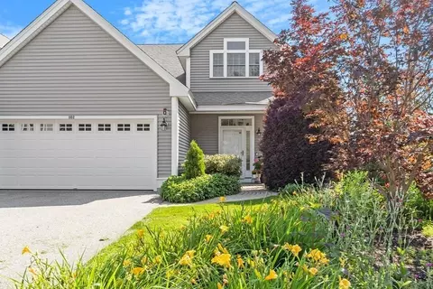 802 Ledgewood Way #802, Clinton, MA 01510