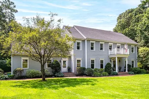 7 Old Town Rd, Walpole, MA 02081