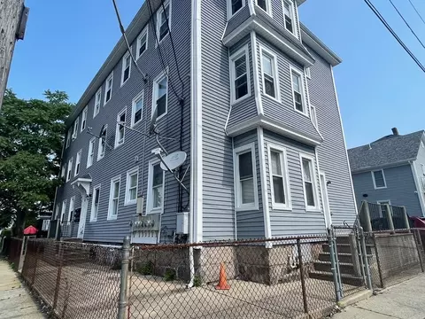 210 George St, Fall River, MA 02720