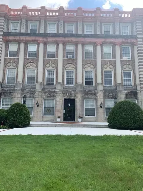 16 Balmoral St #306, Andover, MA 01810