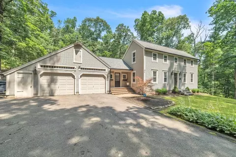 50 Dix Hill Rd, Brimfield, MA 01010