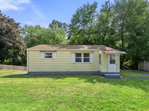 40 Dennis St, Springfield, MA 01118