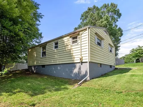 40 Dennis St, Springfield, MA 01118 photo 16