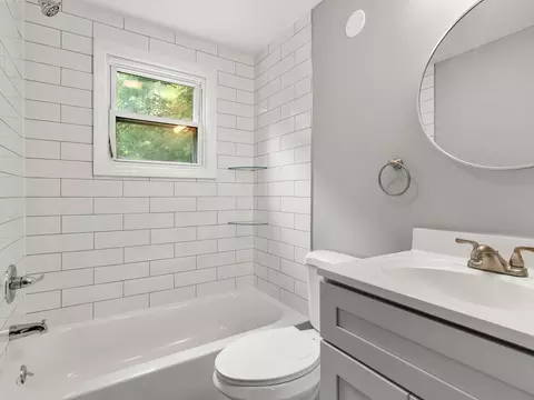 40 Dennis St, Springfield, MA 01118 photo 9