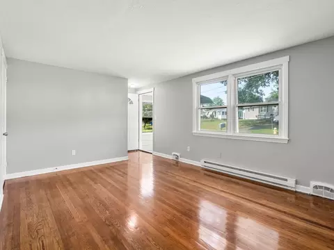 40 Dennis St, Springfield, MA 01118 photo 7