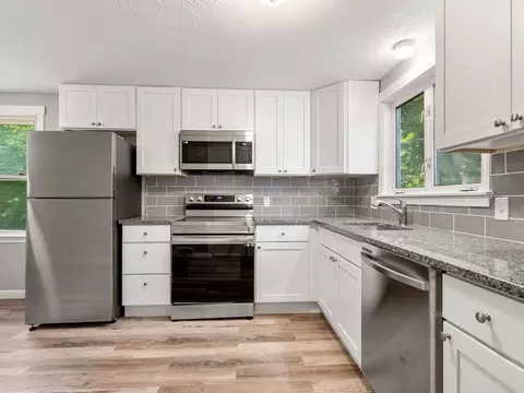 40 Dennis St, Springfield, MA 01118 photo 2
