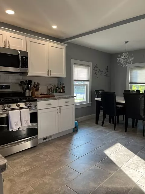239 Plumtree Rd, Springfield, MA 01118 photo 6