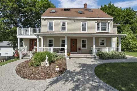 7 Dean St, Stoneham, MA 02180