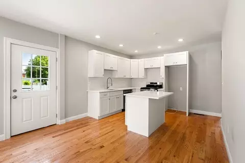 492 Cabot St #1B, Beverly, MA 01915