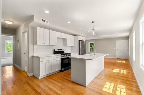 492 Cabot St #2, Beverly, MA 01915
