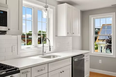 492 Cabot St #3, Beverly, MA 01915