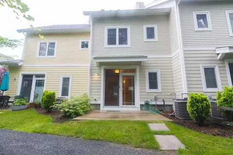 3 Falcon Ln #3, Boston, MA 02126