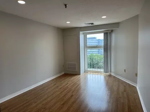 133 Commander Shea Blvd #821, Quincy, MA 02171