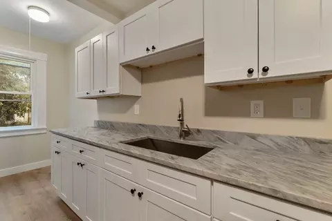 93 White St, Springfield, MA 01108 photo 3