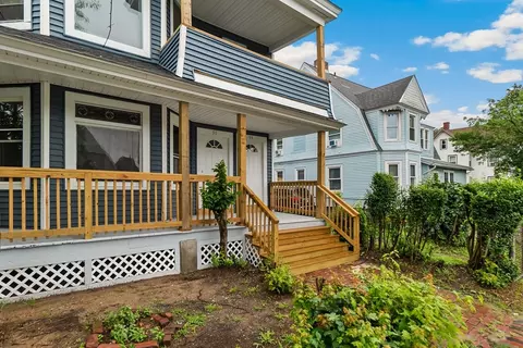 93 White St, Springfield, MA 01108