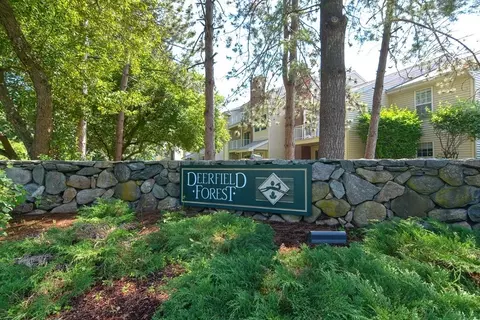 17 Walden Dr #8, Natick, MA 01760