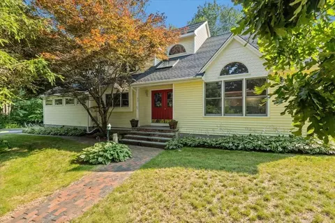 26 Orchard St, Blackstone, MA 01504