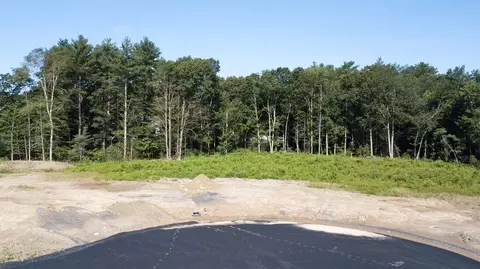 8 Wildwood Path, Raynham, MA 02767