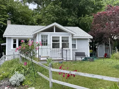 15 Lantern Ln, Halifax, MA 02338