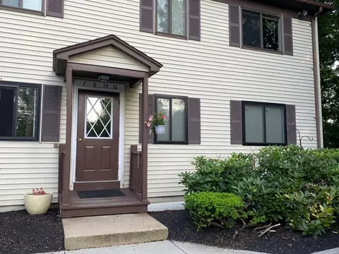 16 Cleveland Pl #8, Gloucester, MA 01930