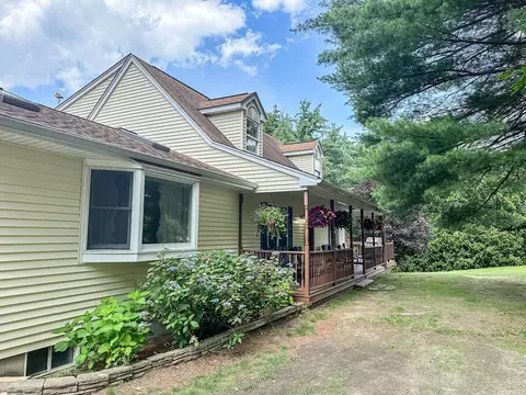11 Desimone Dr, Palmer, MA 01069